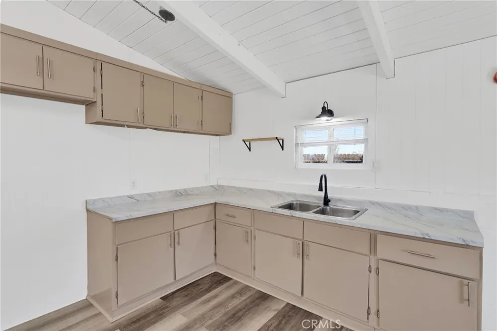 10274 Merino Avenue Apple Valley, CA 92308
