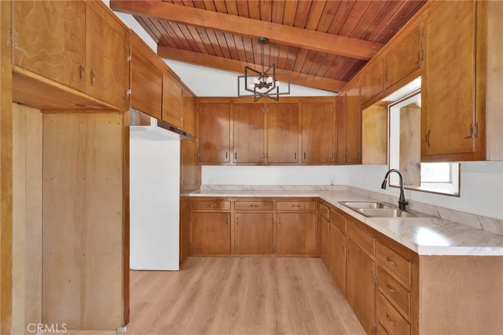 10274 Merino Avenue Apple Valley, CA 92308