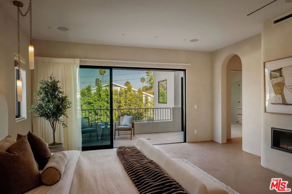 812 Genesee Avenue Los Angeles, CA 90046