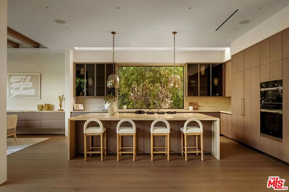 812 Genesee Avenue Los Angeles, CA 90046