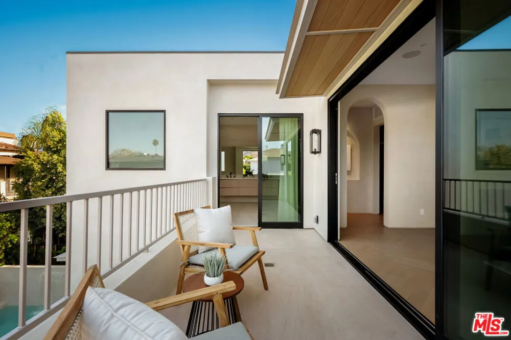 812 Genesee Avenue Los Angeles, CA 90046
