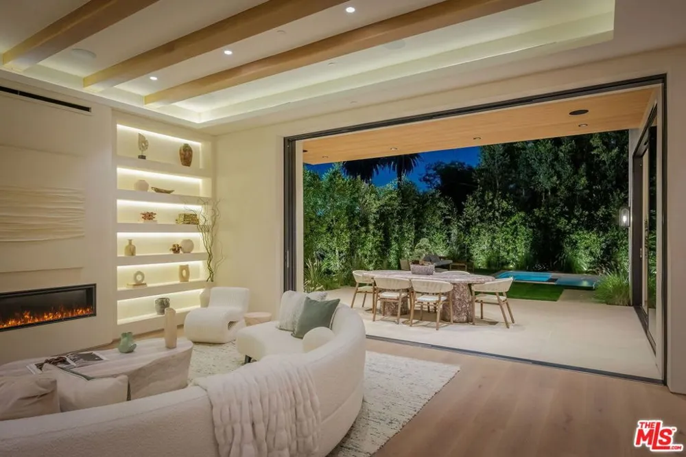 812 Genesee Avenue Los Angeles, CA 90046