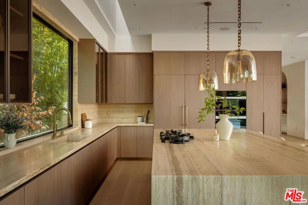 812 Genesee Avenue Los Angeles, CA 90046