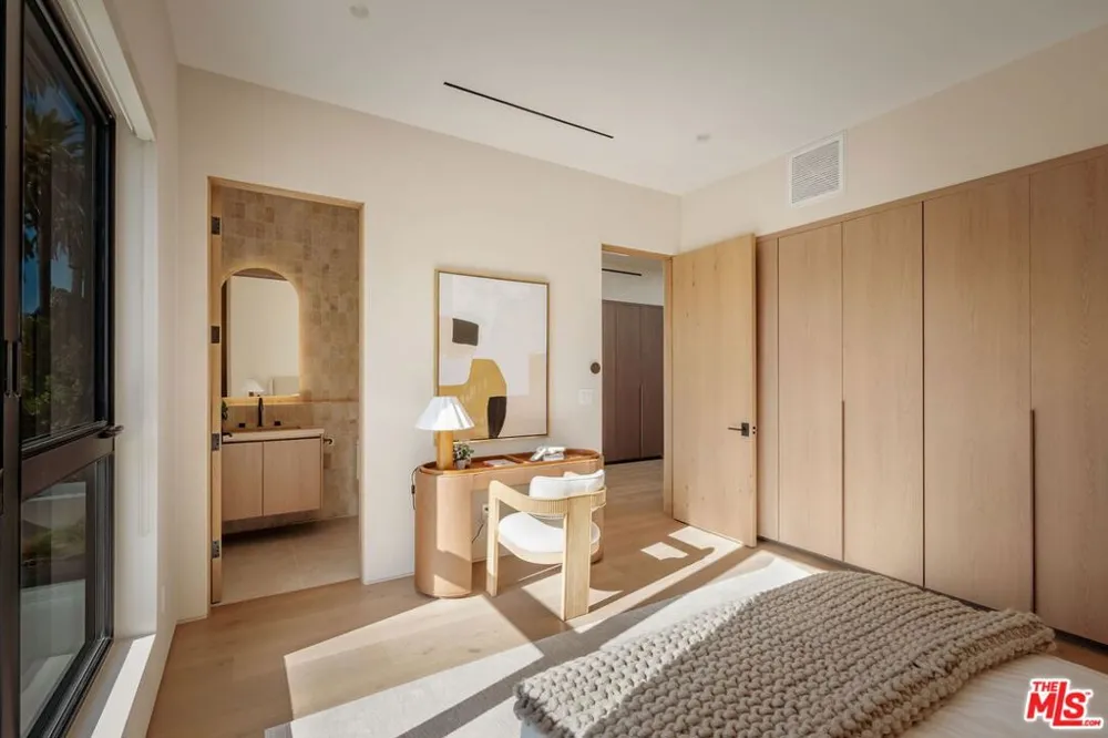 812 Genesee Avenue Los Angeles, CA 90046
