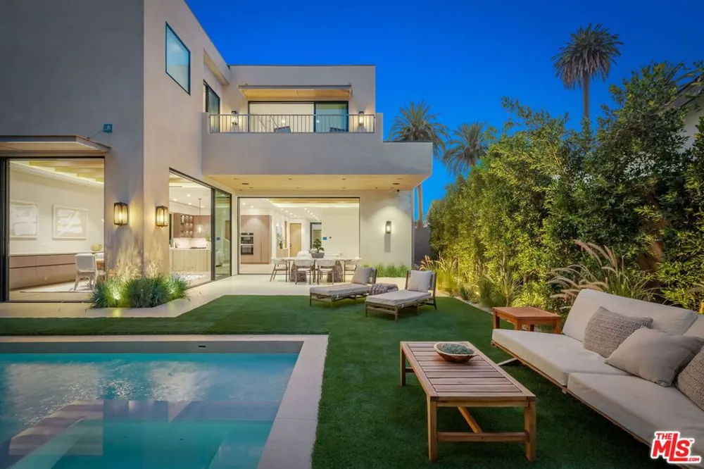 812 Genesee Avenue Los Angeles, CA 90046