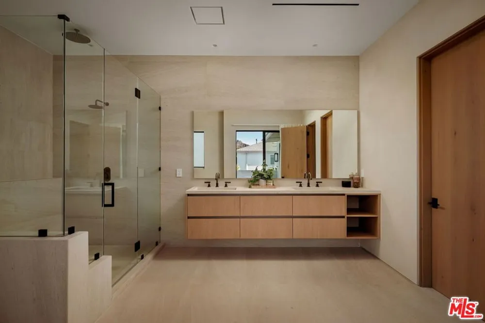 812 Genesee Avenue Los Angeles, CA 90046