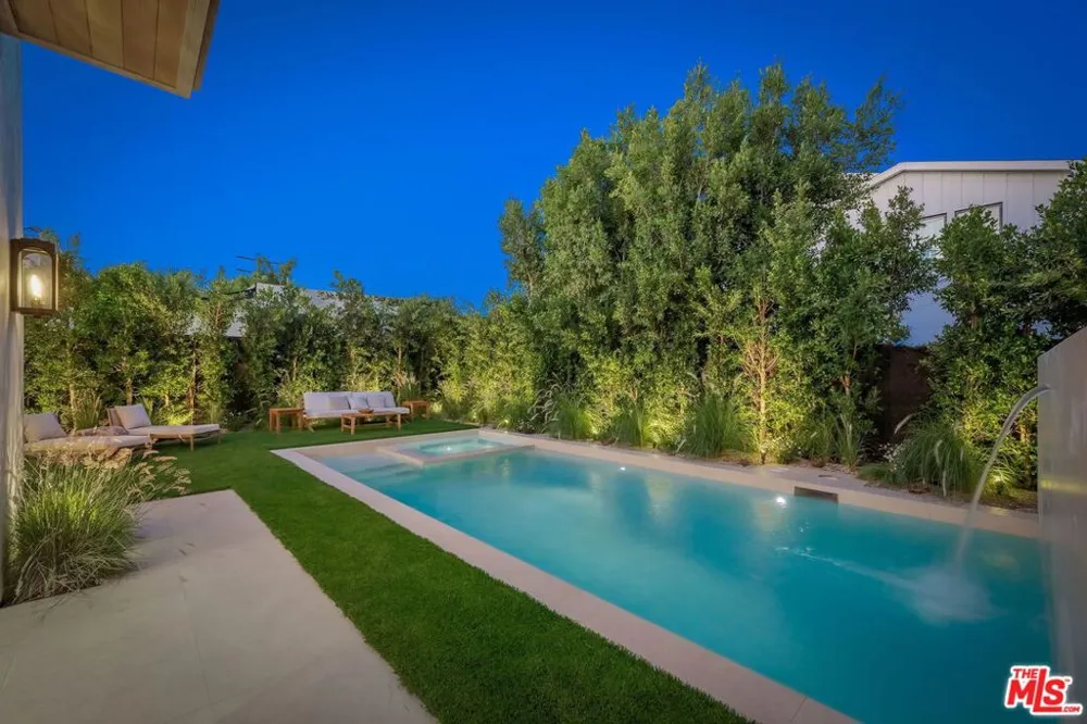 812 Genesee Avenue Los Angeles, CA 90046