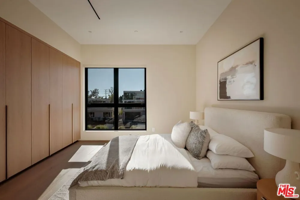 812 Genesee Avenue Los Angeles, CA 90046