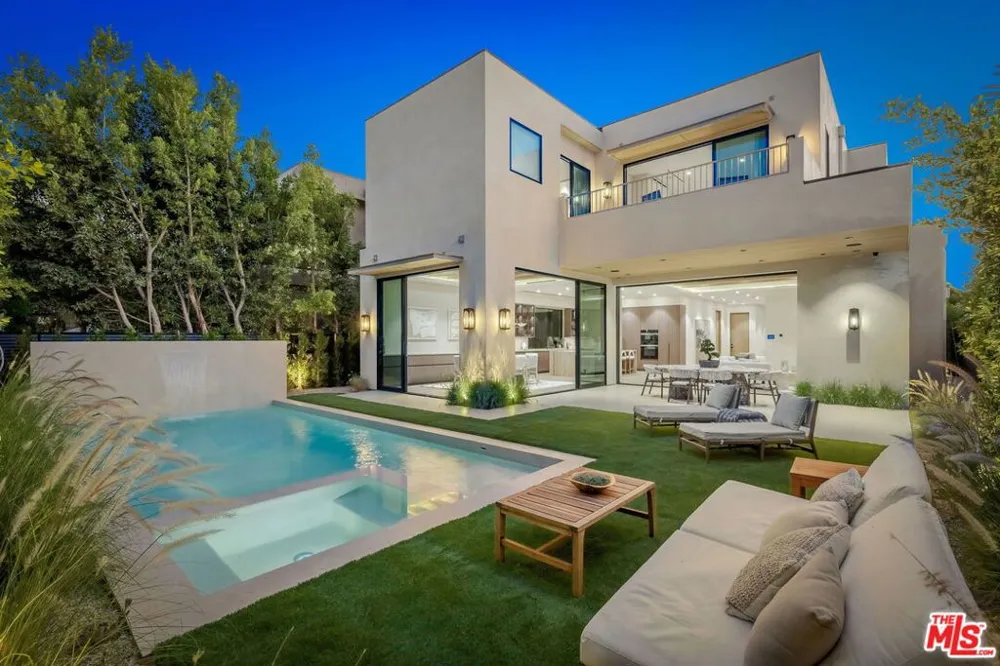 812 Genesee Avenue Los Angeles, CA 90046