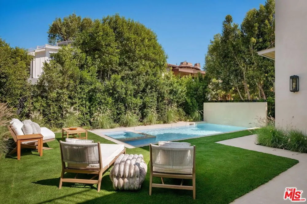 812 Genesee Avenue Los Angeles, CA 90046