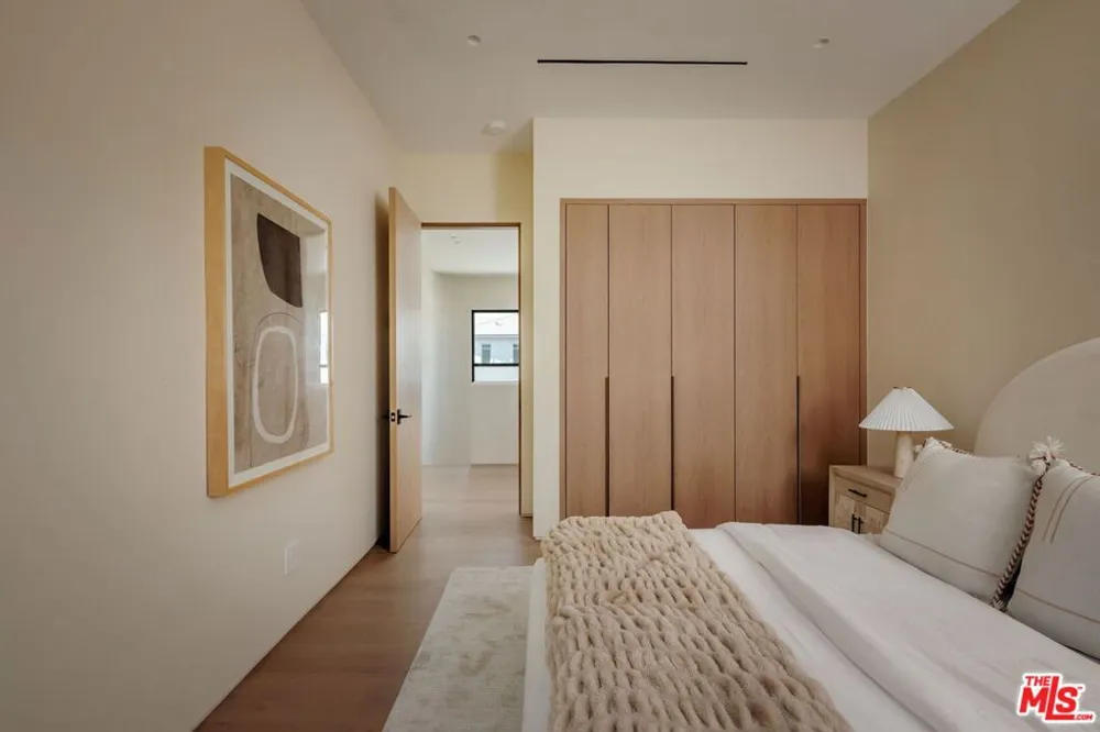 812 Genesee Avenue Los Angeles, CA 90046