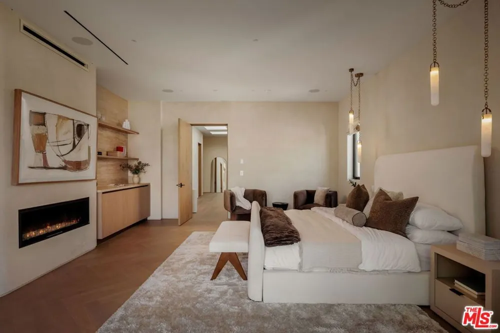 812 Genesee Avenue Los Angeles, CA 90046