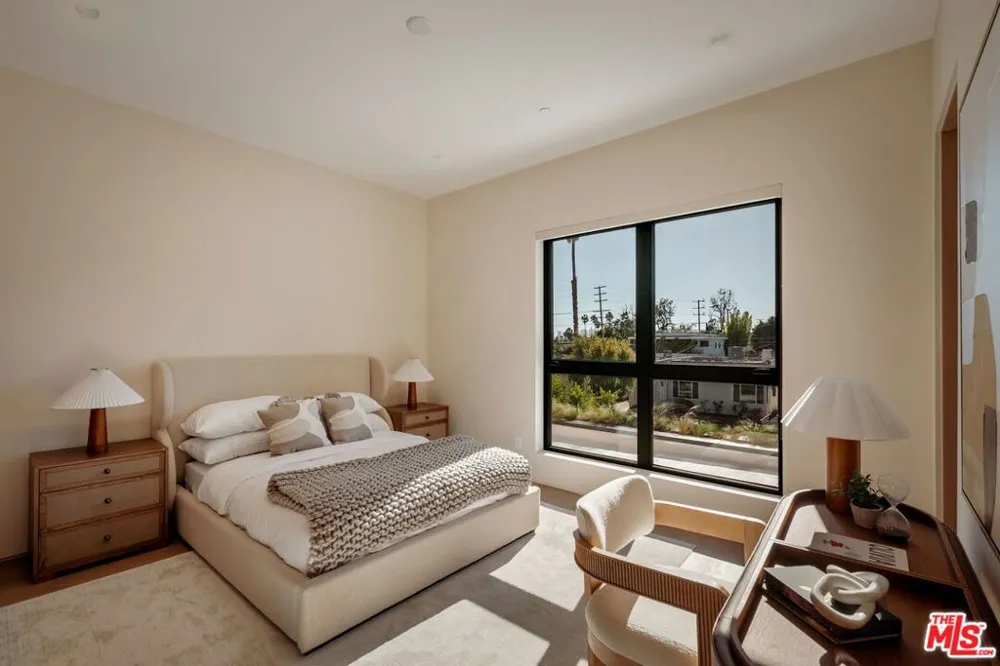 812 Genesee Avenue Los Angeles, CA 90046