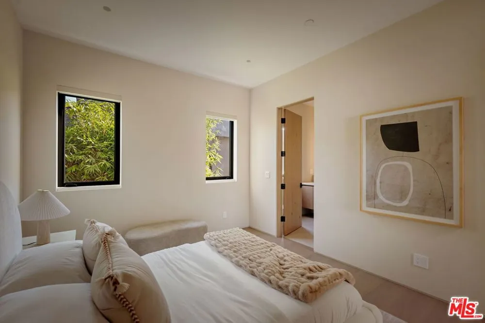 812 Genesee Avenue Los Angeles, CA 90046