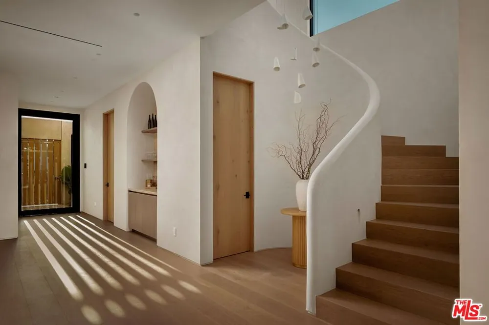 812 Genesee Avenue Los Angeles, CA 90046