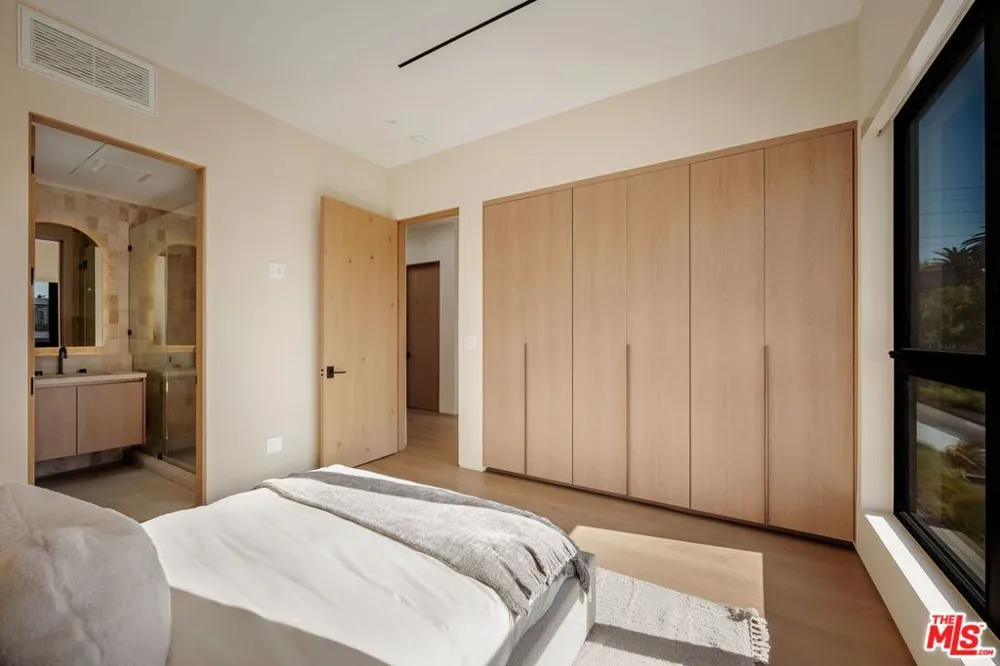 812 Genesee Avenue Los Angeles, CA 90046