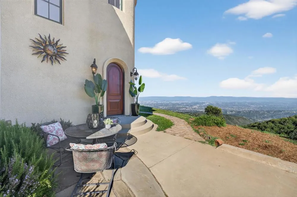 17599 Montebello Road Cupertino, CA 95014