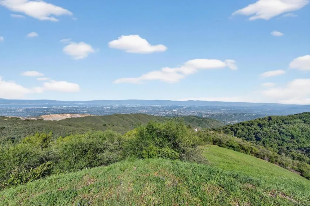 17599 Montebello Road Cupertino, CA 95014