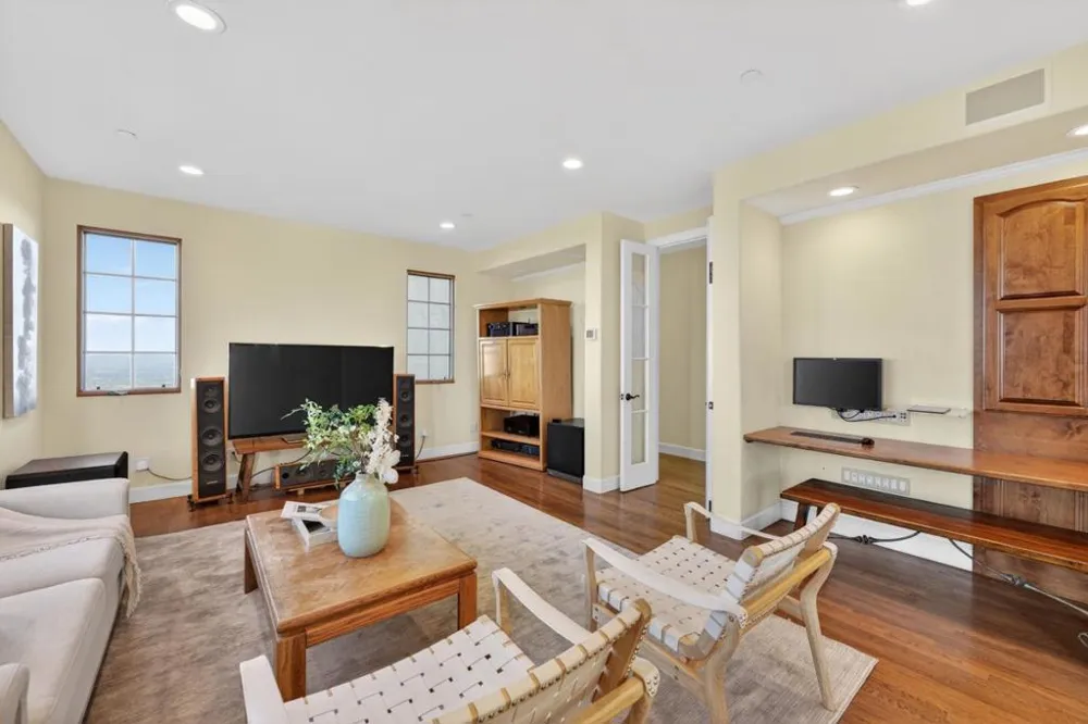 17599 Montebello Road Cupertino, CA 95014