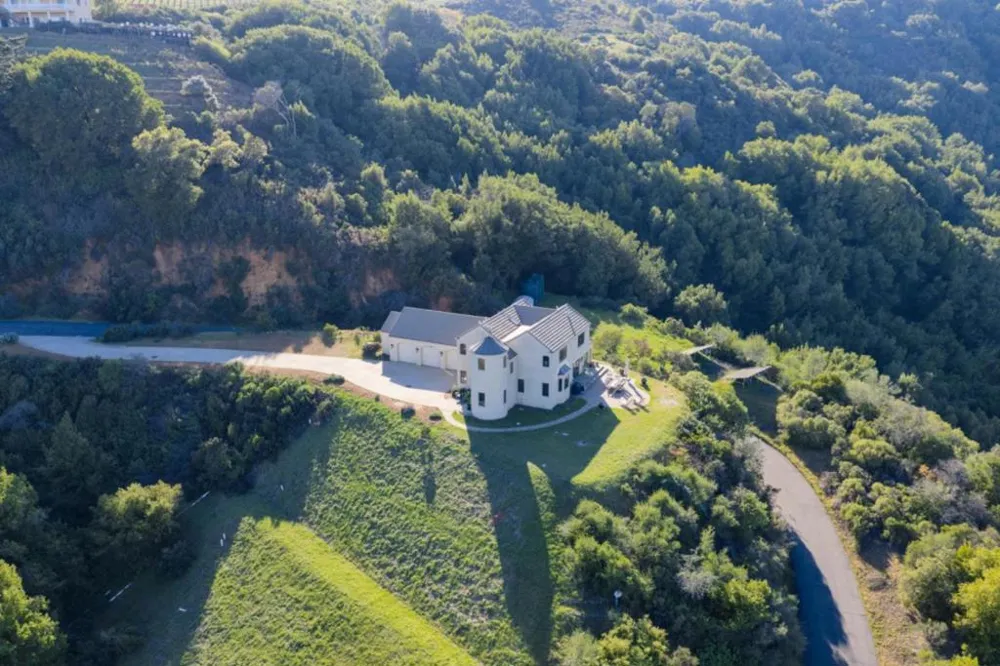 17599 Montebello Road Cupertino, CA 95014