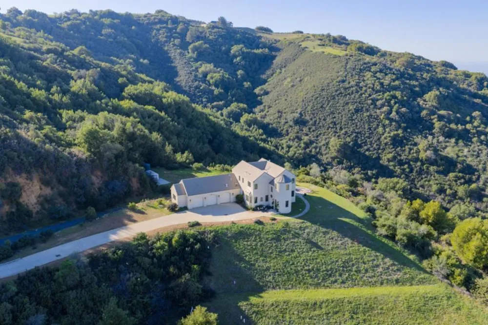 17599 Montebello Road Cupertino, CA 95014