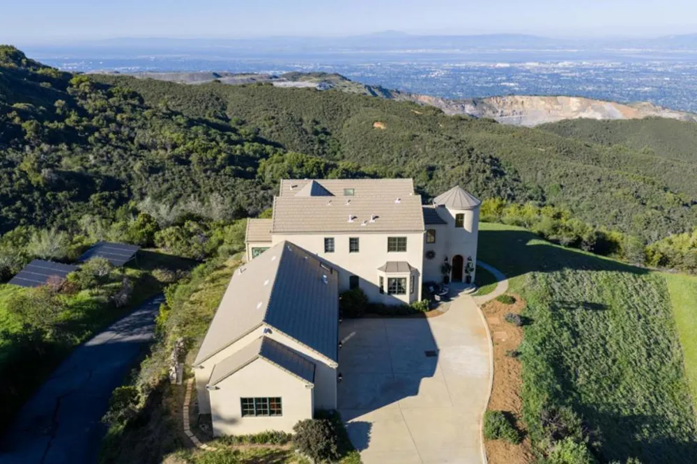 17599 Montebello Road Cupertino, CA 95014