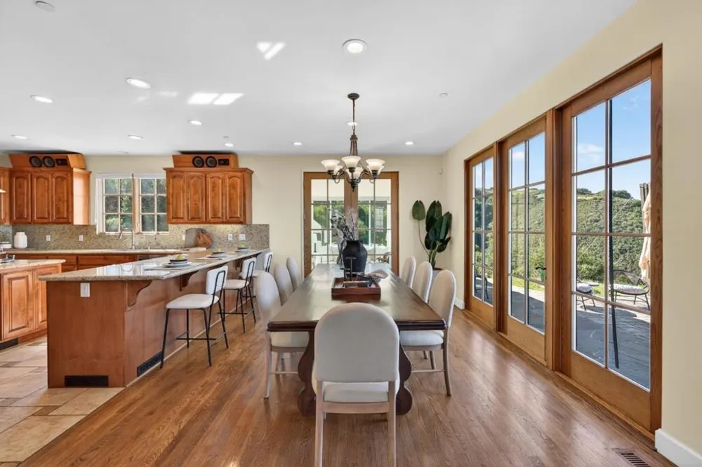 17599 Montebello Road Cupertino, CA 95014