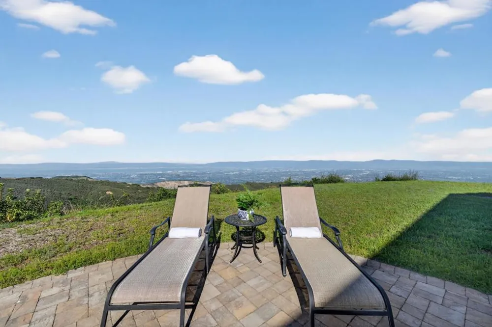 17599 Montebello Road Cupertino, CA 95014