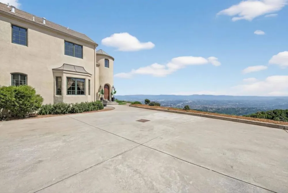 17599 Montebello Road Cupertino, CA 95014