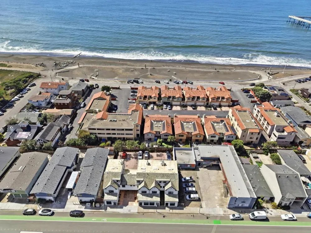 2338 Palmetto Avenue Pacifica, CA 94044