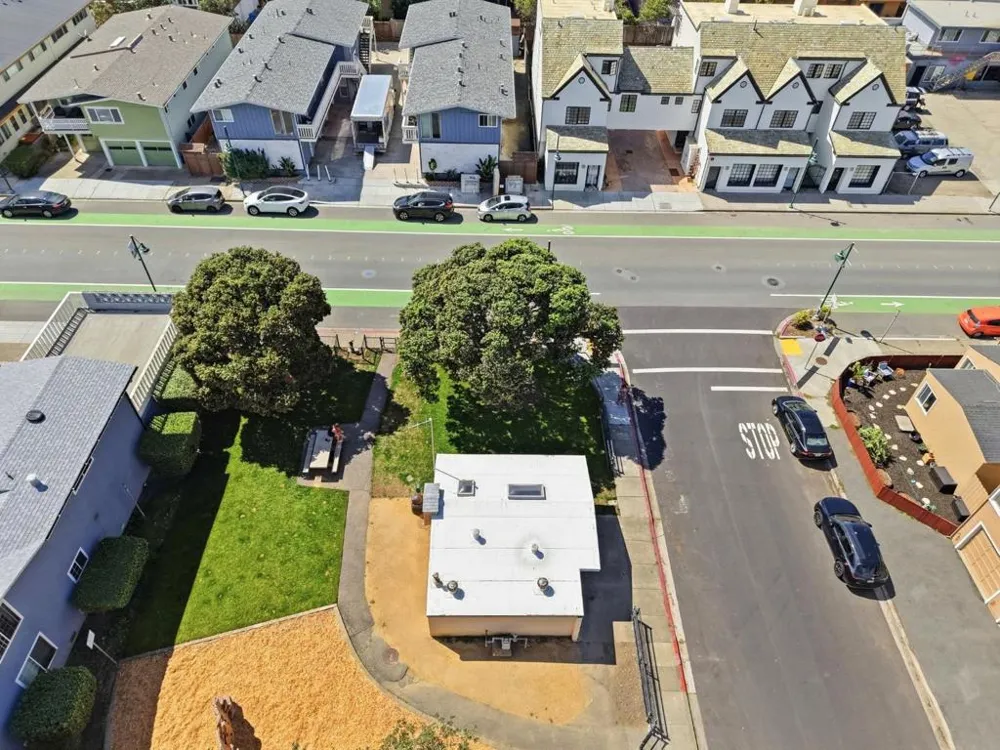 2338 Palmetto Avenue Pacifica, CA 94044