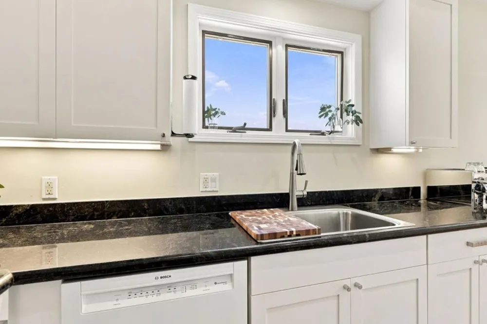 2338 Palmetto Avenue Pacifica, CA 94044