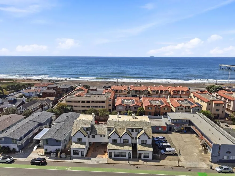 2338 Palmetto Avenue Pacifica, CA 94044