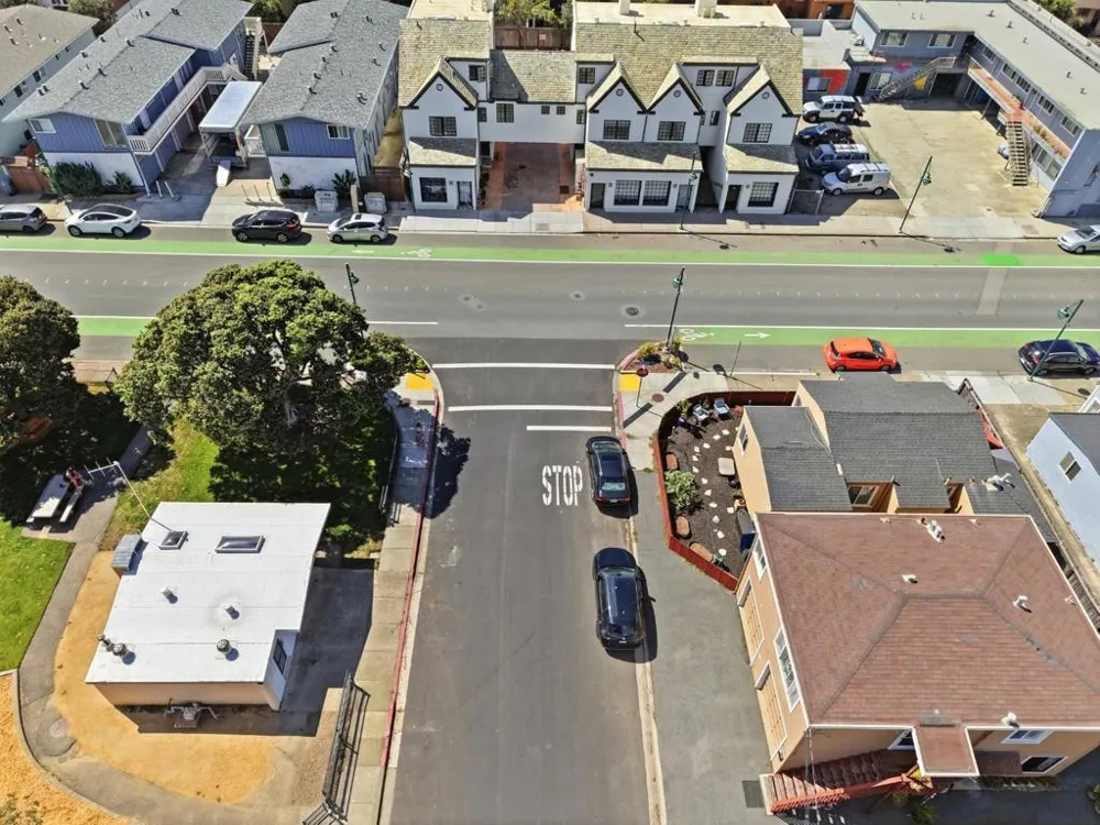 2338 Palmetto Avenue Pacifica, CA 94044