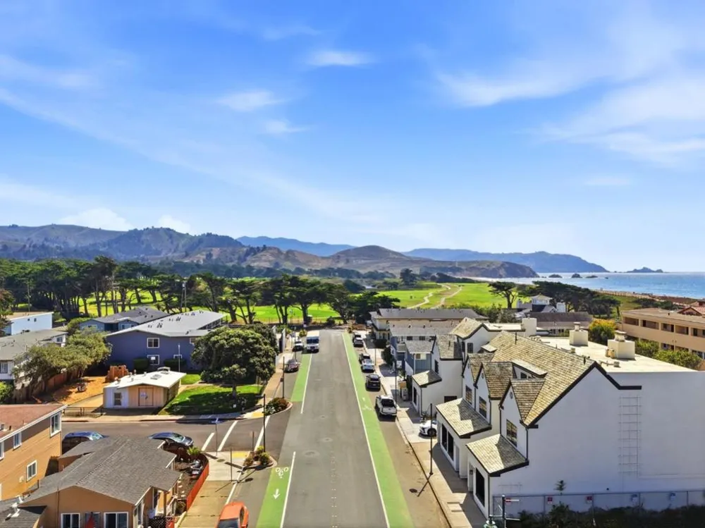 2338 Palmetto Avenue Pacifica, CA 94044