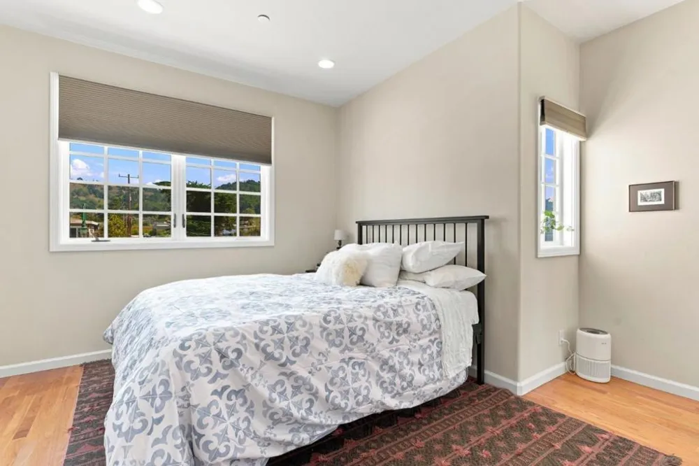 2338 Palmetto Avenue Pacifica, CA 94044