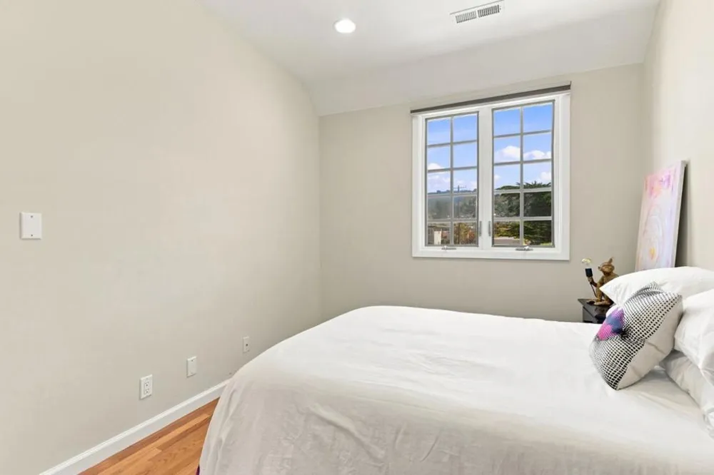 2338 Palmetto Avenue Pacifica, CA 94044