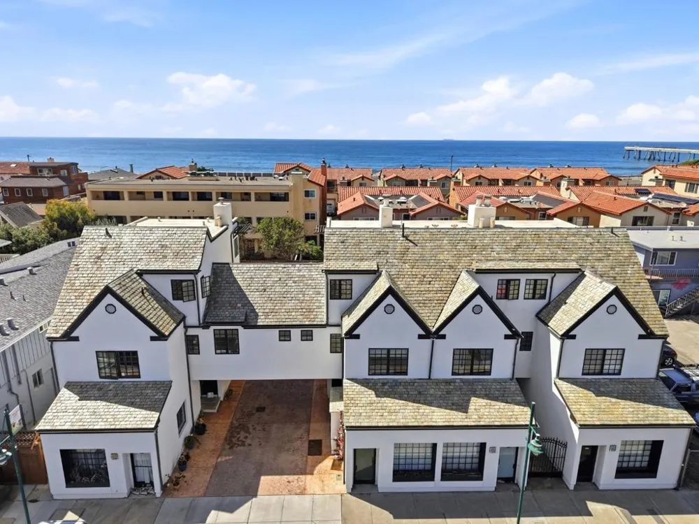 2338 Palmetto Avenue Pacifica, CA 94044