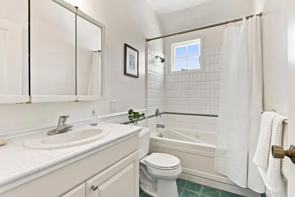 2338 Palmetto Avenue Pacifica, CA 94044