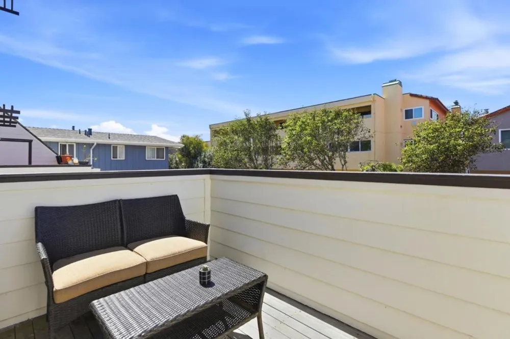2338 Palmetto Avenue Pacifica, CA 94044
