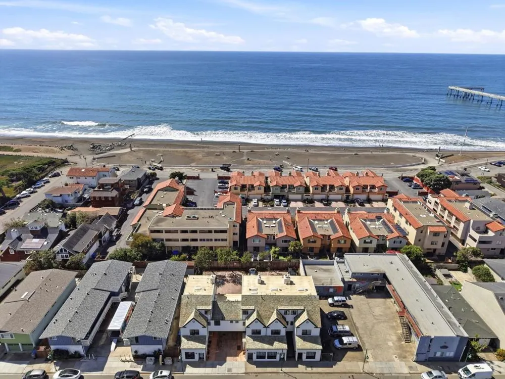2338 Palmetto Avenue Pacifica, CA 94044