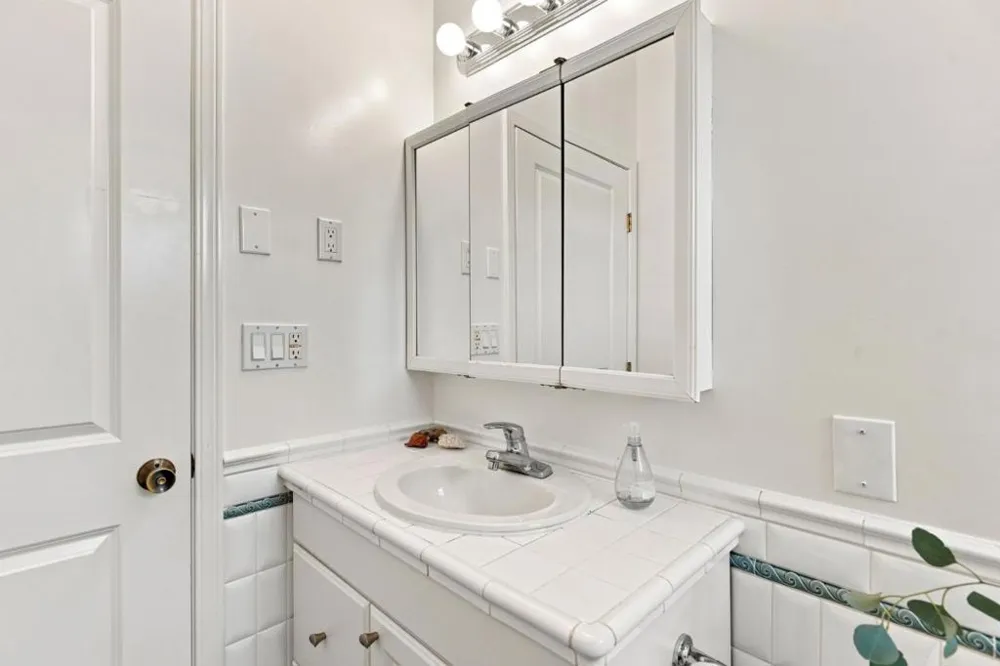 2338 Palmetto Avenue Pacifica, CA 94044