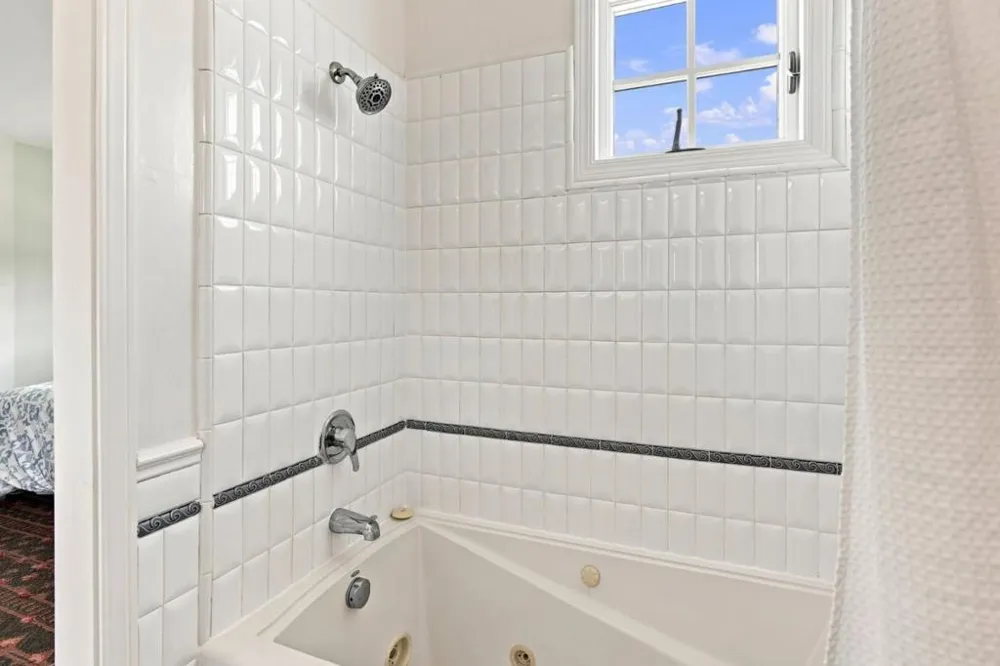 2338 Palmetto Avenue Pacifica, CA 94044