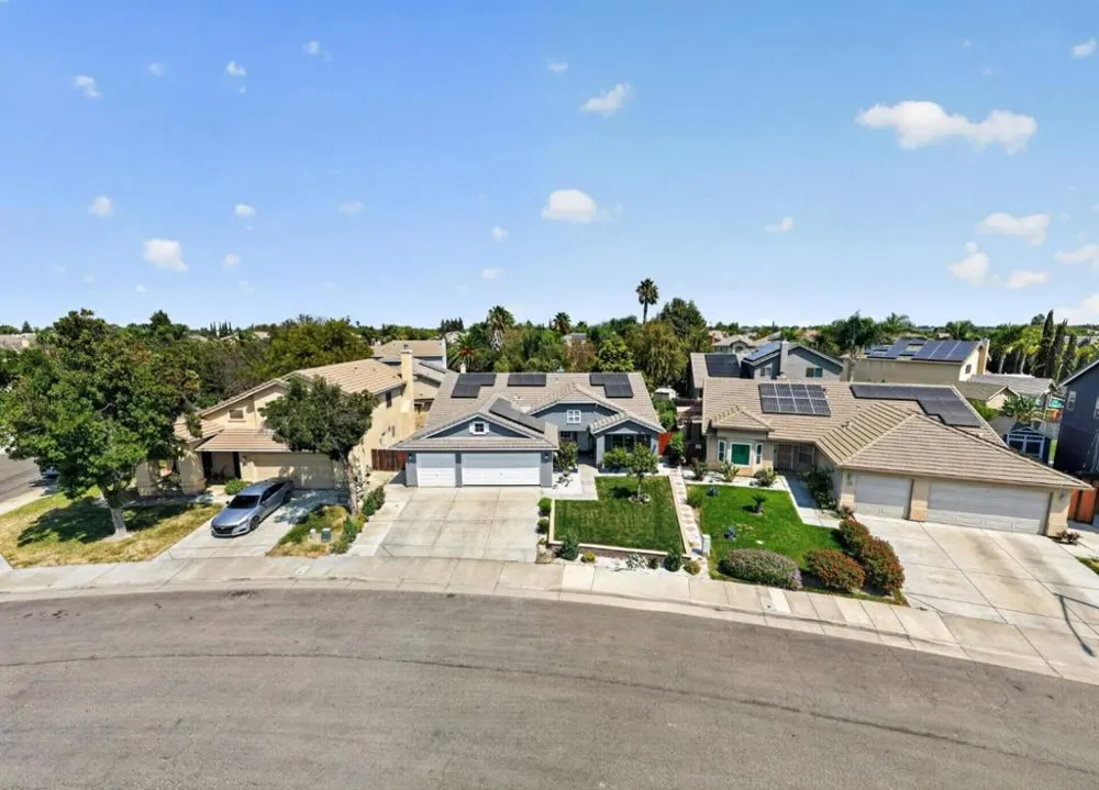 1674 Iris Street Los Banos, CA 93635