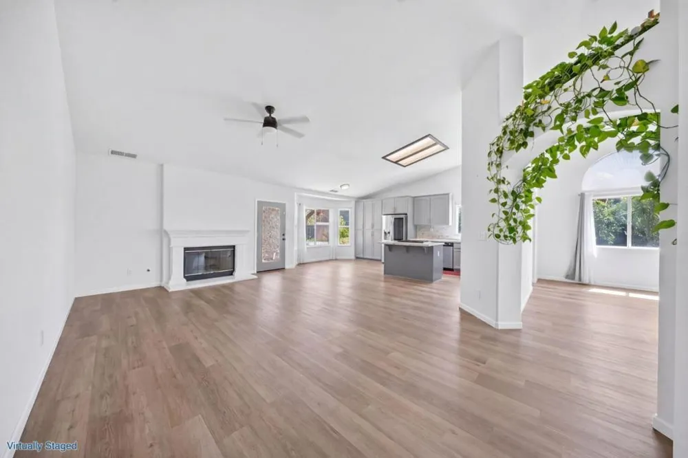 1674 Iris Street Los Banos, CA 93635