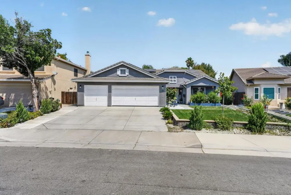 1674 Iris Street Los Banos, CA 93635