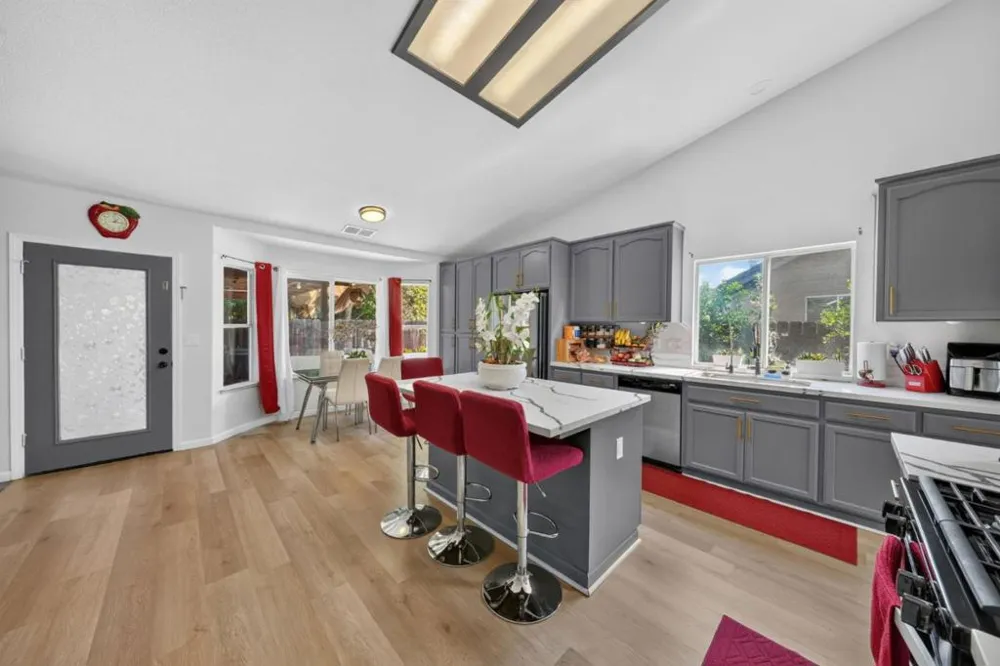 1674 Iris Street Los Banos, CA 93635