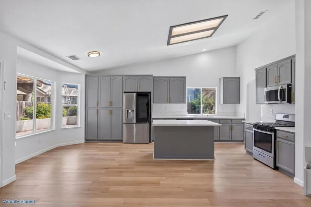 1674 Iris Street Los Banos, CA 93635
