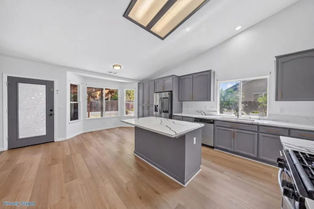 1674 Iris Street Los Banos, CA 93635
