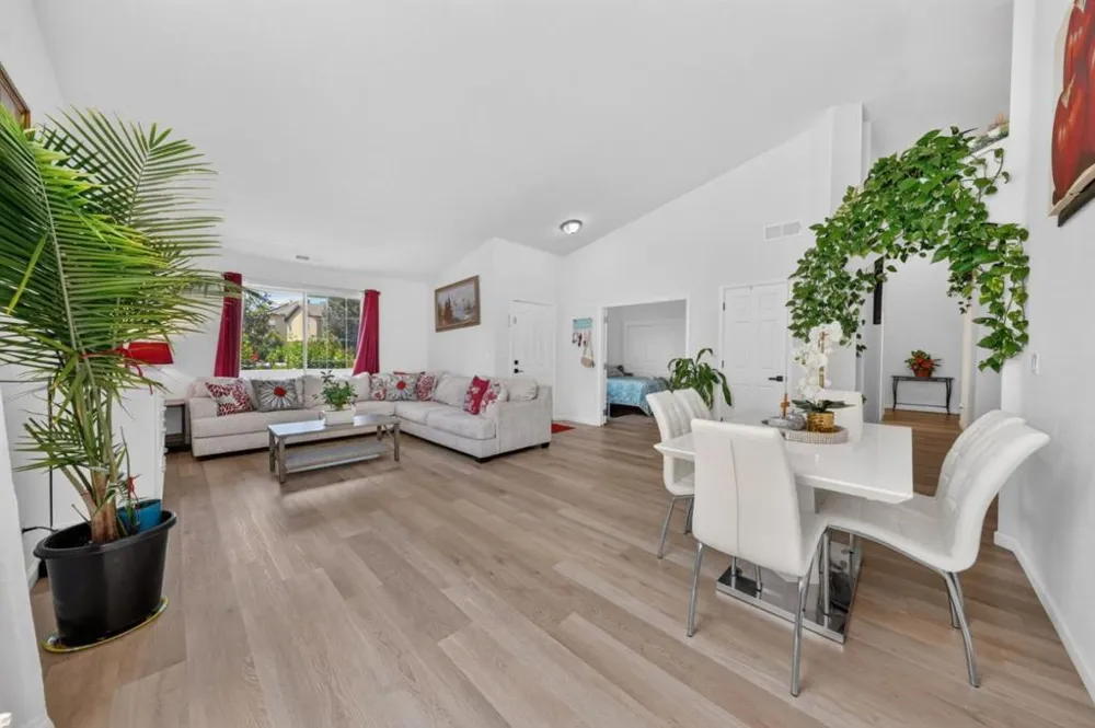 1674 Iris Street Los Banos, CA 93635